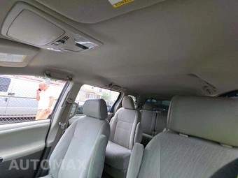 2017 Toyota Sienna LE 7-Passenger 119.3" WB - miniatura 11