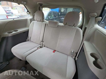 2017 Toyota Sienna LE 7-Passenger 119.3" WB - miniatura 14