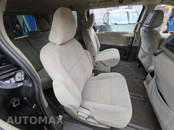 2017 Toyota Sienna LE 7-Passenger 119.3" WB - miniatura 17