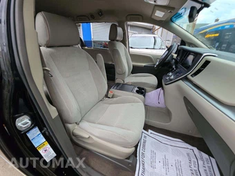 2017 Toyota Sienna LE 7-Passenger 119.3" WB - miniatura 19