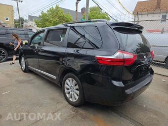 2017 Toyota Sienna LE 7-Passenger 119.3" WB - miniatura 2