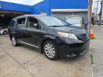 2017 Toyota Sienna LE 7-Passenger 119.3" WB - miniatura 4