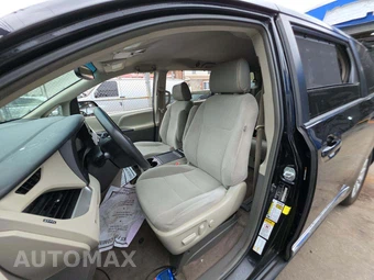 2017 Toyota Sienna LE 7-Passenger 119.3" WB - miniatura 6
