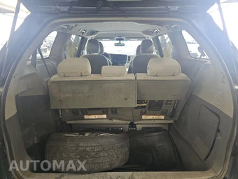 2017 Toyota Sienna LE 7-Passenger 119.3" WB - miniatura 17