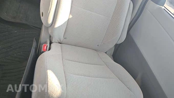2017 Toyota Sienna LE 7-Passenger 119.3" WB - miniatura 25
