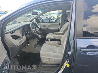 2017 Toyota Sienna LE 7-Passenger 119.3" WB - miniatura 7