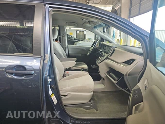 2017 Toyota Sienna LE 7-Passenger 119.3" WB - miniatura 8