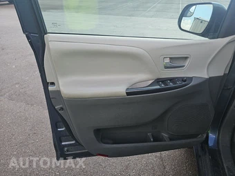 2017 Toyota Sienna LE 7-Passenger 119.3" WB - miniatura 9