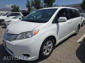 2017 Toyota Sienna LE 8-Passenger 119.3" WB