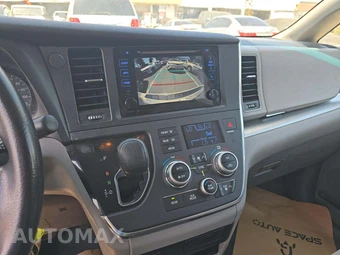 2017 Toyota Sienna LE 8-Passenger 119.3" WB - miniatura 10