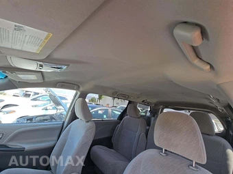 2017 Toyota Sienna LE 8-Passenger 119.3" WB - miniatura 11