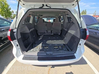 2017 Toyota Sienna LE 8-Passenger 119.3" WB - miniatura 14