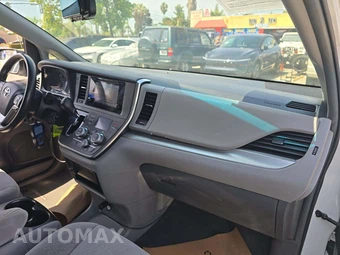 2017 Toyota Sienna LE 8-Passenger 119.3" WB - miniatura 19
