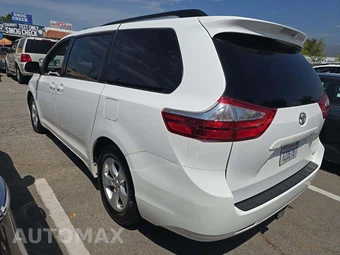 2017 Toyota Sienna LE 8-Passenger 119.3" WB - miniatura 2