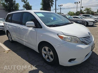 2017 Toyota Sienna LE 8-Passenger 119.3" WB - miniatura 4
