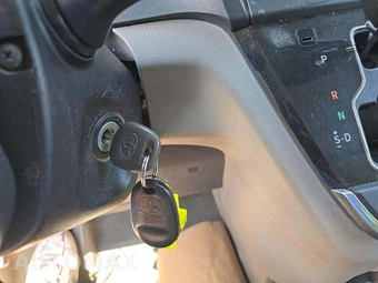 2017 Toyota Sienna LE 8-Passenger 119.3" WB - miniatura 8