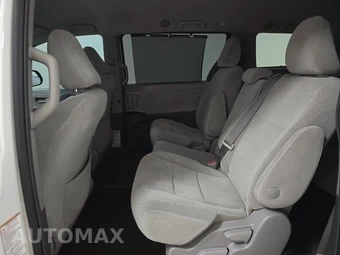 2017 Toyota Sienna LE 8-Passenger 119.3" WB - miniatura 13