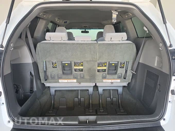 2017 Toyota Sienna LE 8-Passenger 119.3" WB - miniatura 17