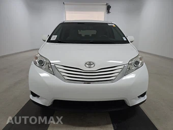 2017 Toyota Sienna LE 8-Passenger 119.3" WB - miniatura 2