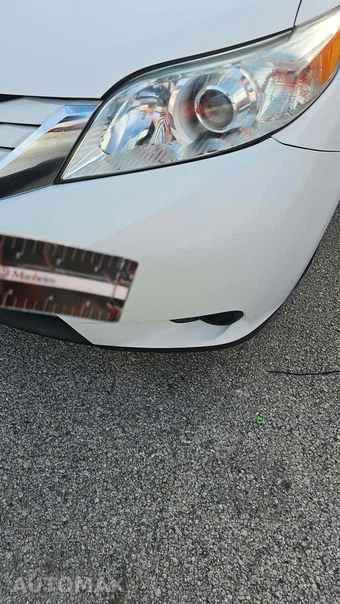 2017 Toyota Sienna LE 8-Passenger 119.3" WB - miniatura 26