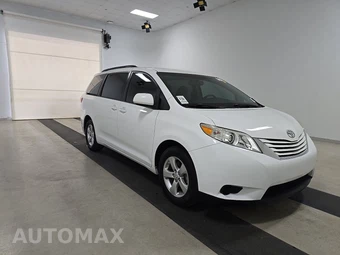 2017 Toyota Sienna LE 8-Passenger 119.3" WB - miniatura 3