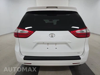 2017 Toyota Sienna LE 8-Passenger 119.3" WB - miniatura 5