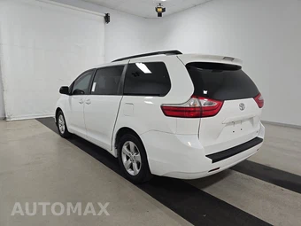 2017 Toyota Sienna LE 8-Passenger 119.3" WB - miniatura 6