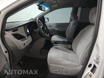 2017 Toyota Sienna LE 8-Passenger 119.3" WB - miniatura 7