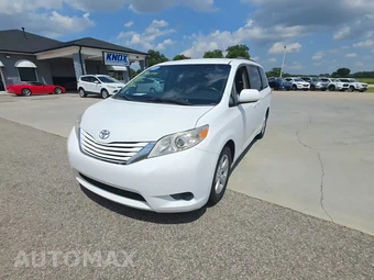 2017 Toyota Sienna LE 8-Passenger 119.3" WB