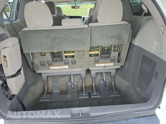 2017 Toyota Sienna LE 8-Passenger 119.3" WB - miniatura 12