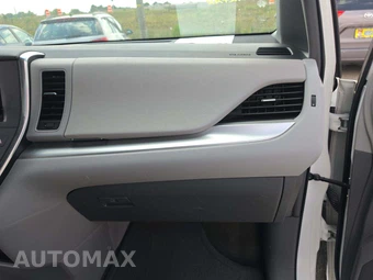 2017 Toyota Sienna LE 8-Passenger 119.3" WB - miniatura 17