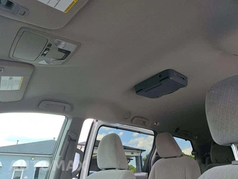 2017 Toyota Sienna LE 8-Passenger 119.3" WB - miniatura 8