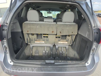 2017 Toyota Sienna LE 8-Passenger 119.3" WB - miniatura 17