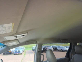2017 Toyota Sienna LE 8-Passenger 119.3" WB - miniatura 18