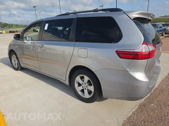 2017 Toyota Sienna LE 8-Passenger 119.3" WB - miniatura 6