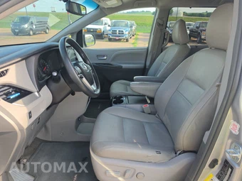 2017 Toyota Sienna LE 8-Passenger 119.3" WB - miniatura 7