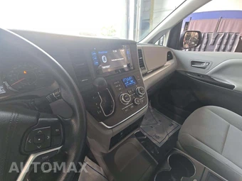 2017 Toyota Sienna LE 8-Passenger 119.3" WB - miniatura 10