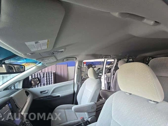 2017 Toyota Sienna LE 8-Passenger 119.3" WB - miniatura 11