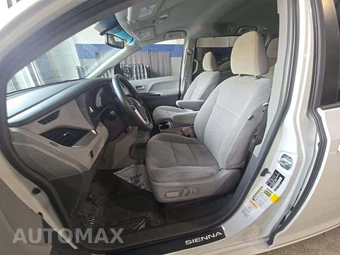 2017 Toyota Sienna LE 8-Passenger 119.3" WB - miniatura 6