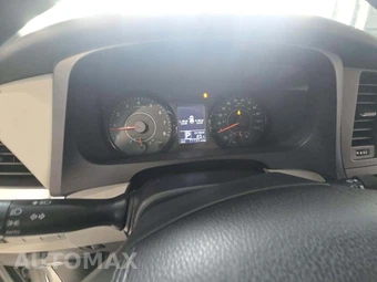 2017 Toyota Sienna LE 8-Passenger 119.3" WB - miniatura 9
