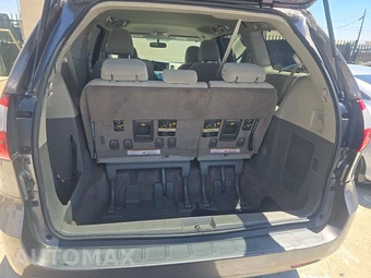 2017 Toyota Sienna LE 8-Passenger 119.3" WB - miniatura 17