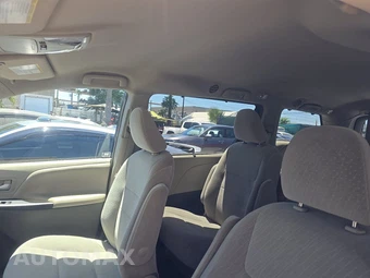2017 Toyota Sienna LE 8-Passenger 119.3" WB - miniatura 18