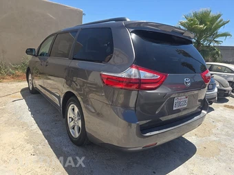 2017 Toyota Sienna LE 8-Passenger 119.3" WB - miniatura 6