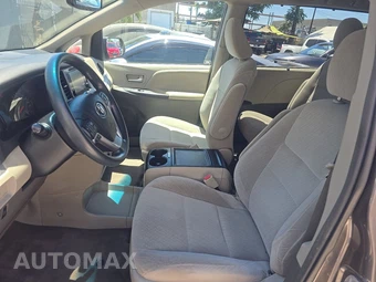 2017 Toyota Sienna LE 8-Passenger 119.3" WB - miniatura 7