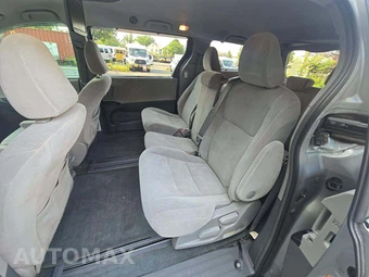 2017 Toyota Sienna LE 8-Passenger 119.3" WB - miniatura 10