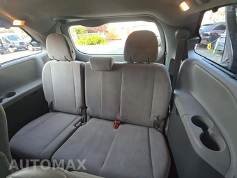 2017 Toyota Sienna LE 8-Passenger 119.3" WB - miniatura 11