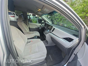 2017 Toyota Sienna LE 8-Passenger 119.3" WB - miniatura 16