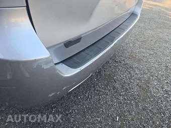 2017 Toyota Sienna LE 8-Passenger 119.3" WB - miniatura 21