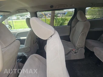 2017 Toyota Sienna LE 8-Passenger 119.3" WB - miniatura 13