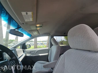 2017 Toyota Sienna LE 8-Passenger 119.3" WB - miniatura 18